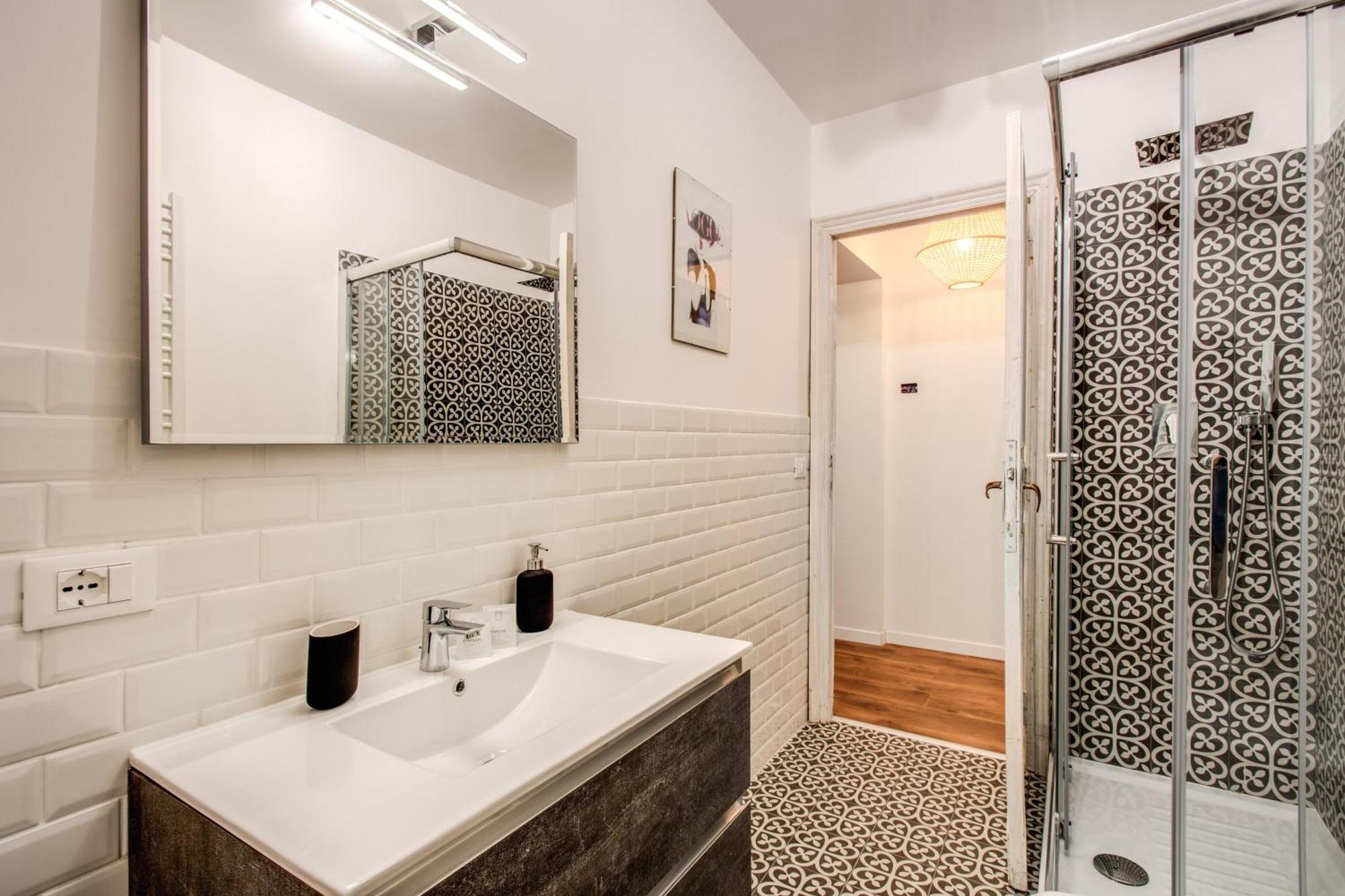 רומא Monti Quiet And Spacious Apartment מראה חיצוני תמונה